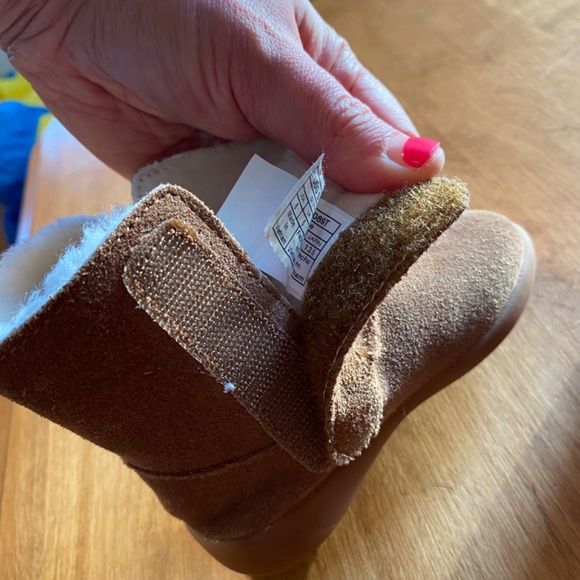 Little Kids Uggs Size Sm/6 - Picture 10 of 11